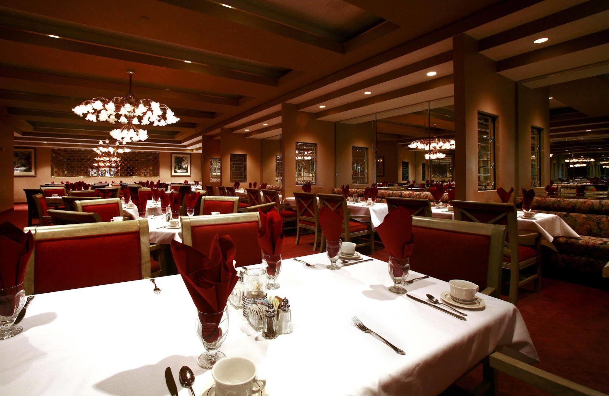 Hotel Crowne Plaza Pensacola Grand Restaurant photo