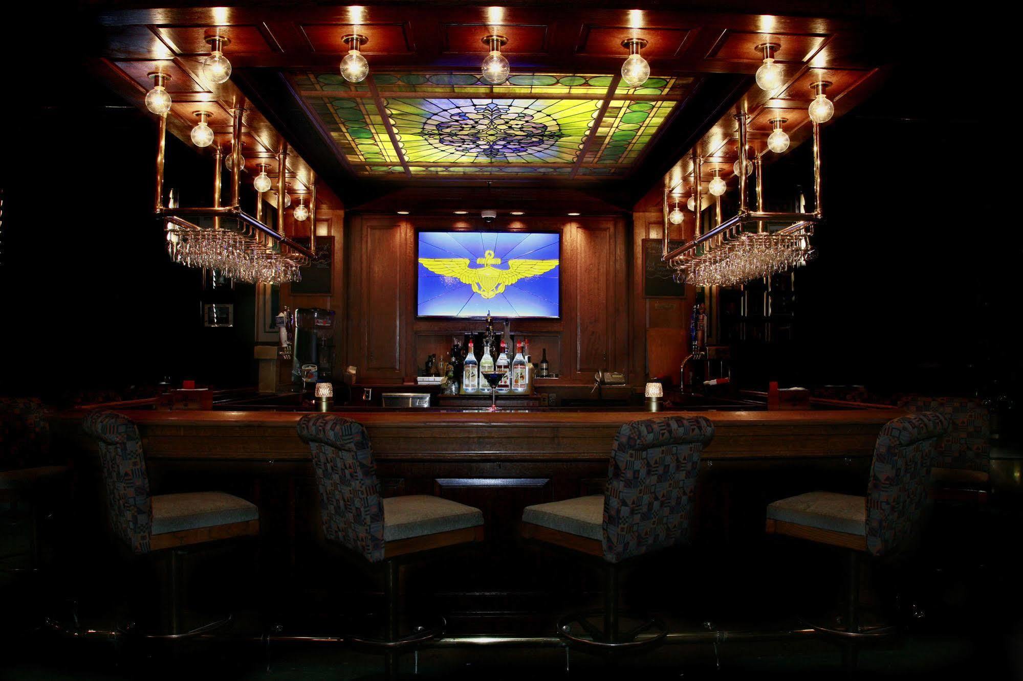 Hotel Crowne Plaza Pensacola Grand Restaurant photo