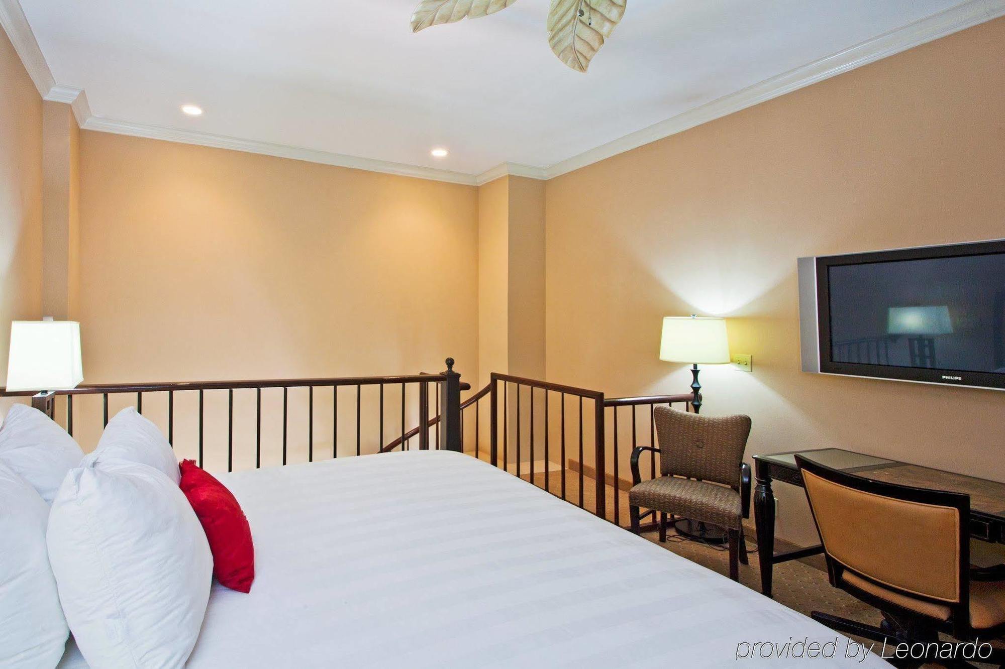 Hotel Crowne Plaza Pensacola Grand Chambre photo